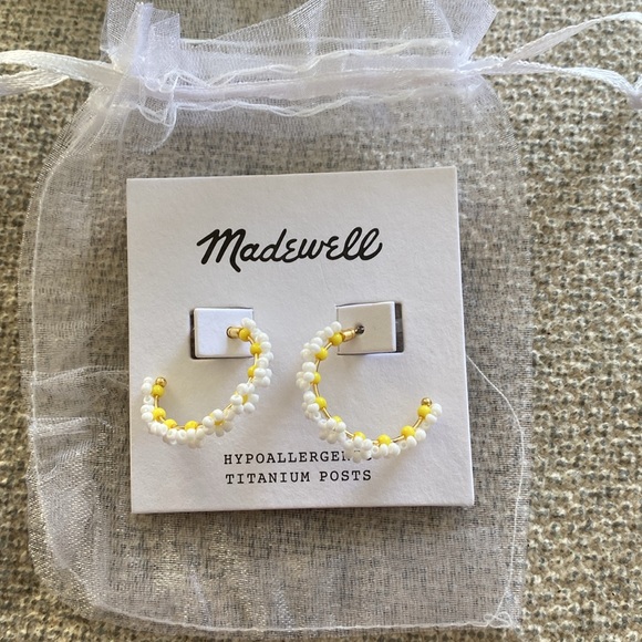 🌼MADEWELL Seed Bead Daisy Hoop Earrings 🌼 - Picture 9 of 9